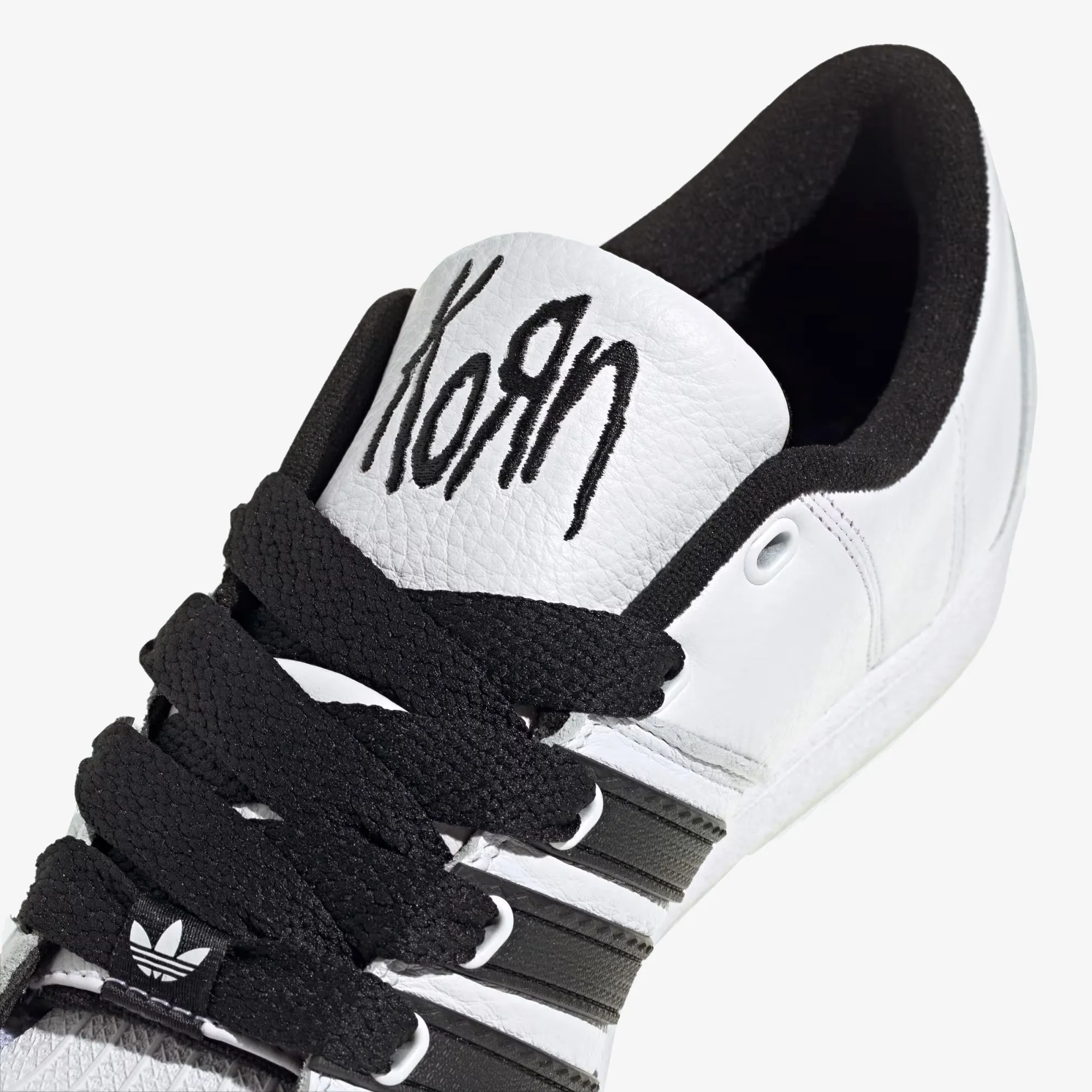 Adidas Originals | KORN SUPERMODIFIED  { WHITE/CORE BLACK/RICH PURPLE