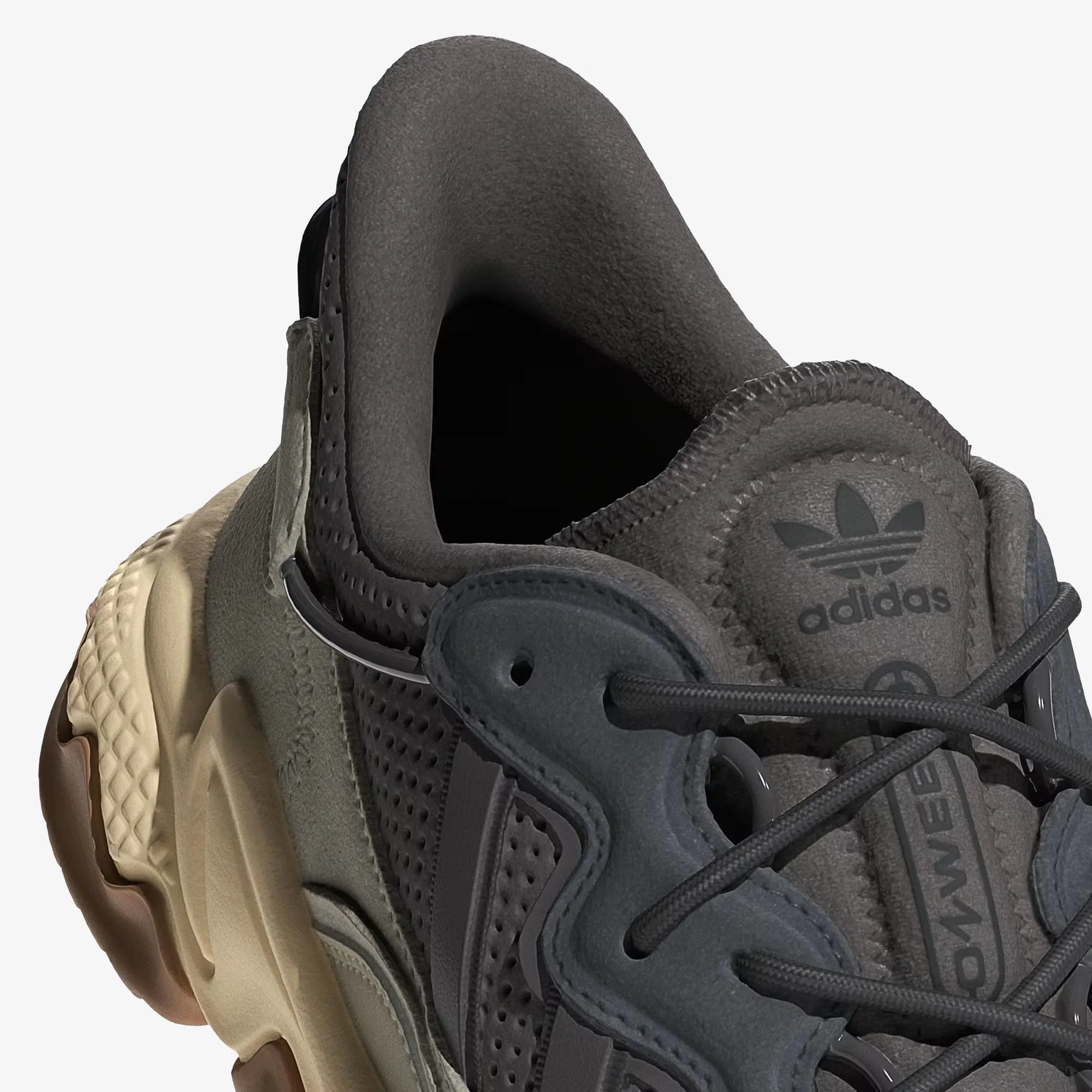 Adidas Originals | OZWEEGO TR  { CHARCOAL S24/PUTTY GREY S24/SAND STRATA S23