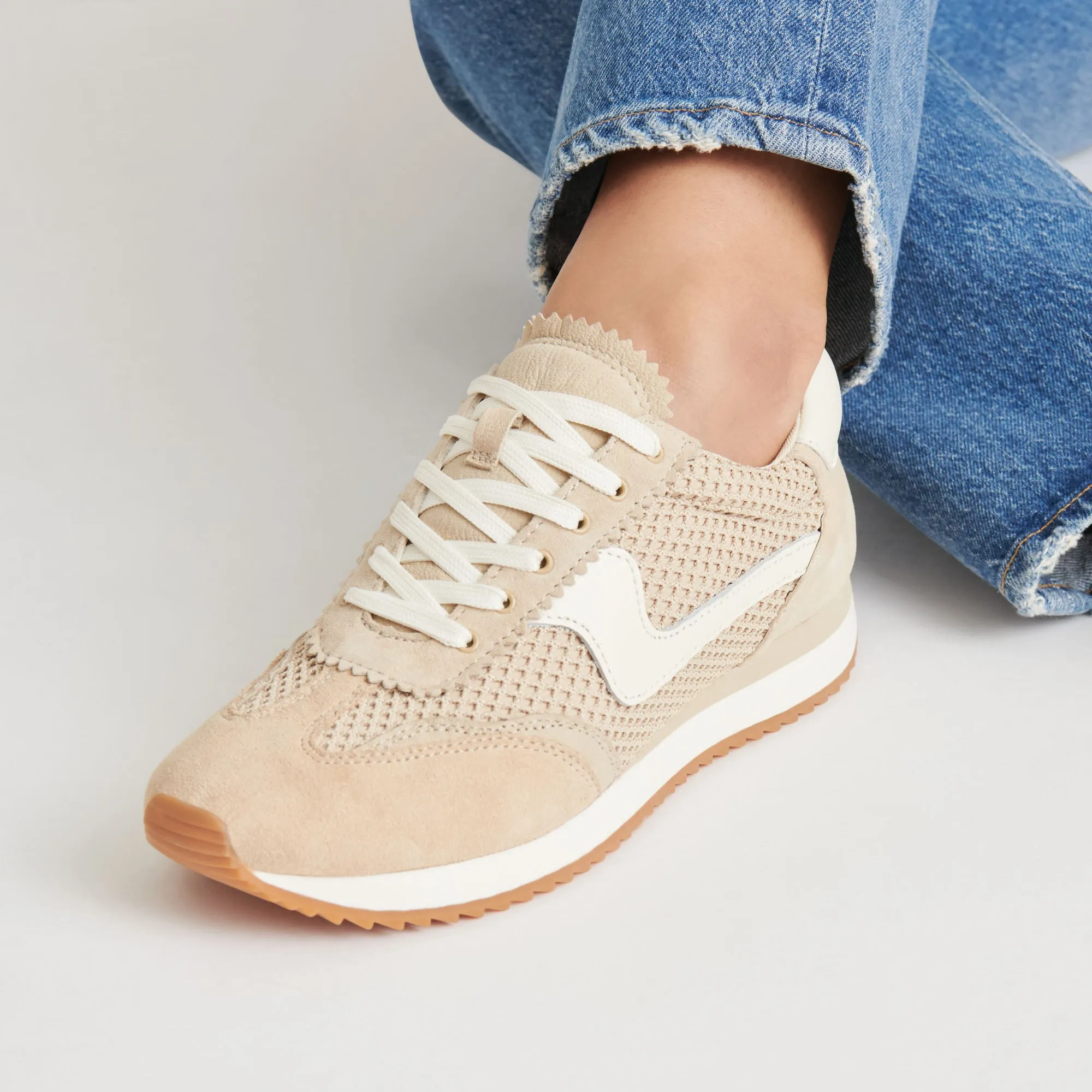 B.NTCD MESH SNEAKERS SESAME WOVEN MESH