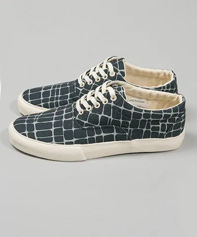 Giraffe Lace Up