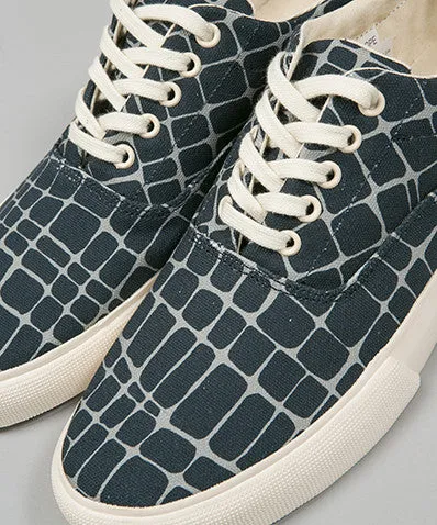 Giraffe Lace Up