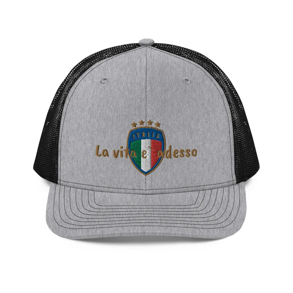 La vita e` adesso Trucker Cap