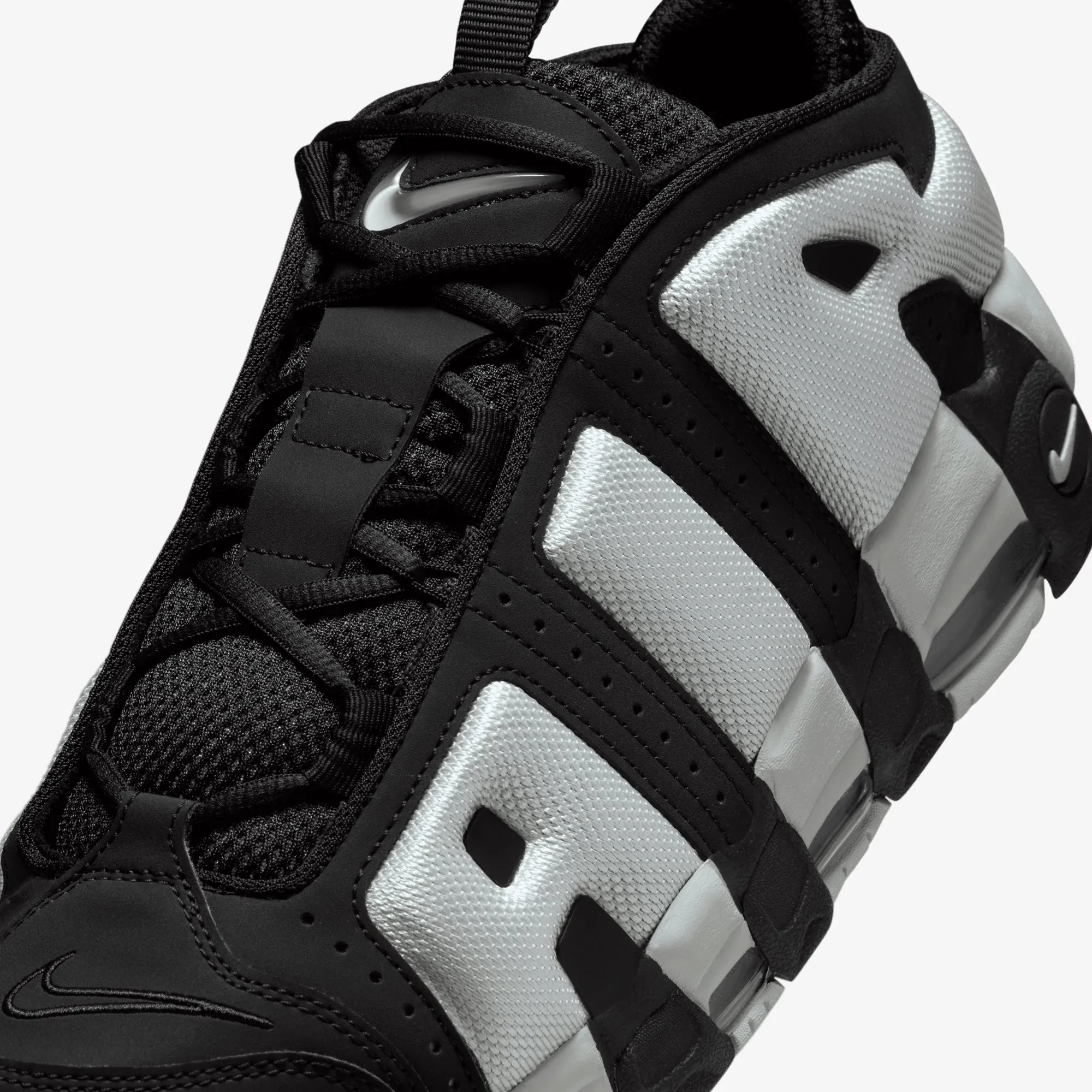 Nike | AIR MORE UPTEMPO LOW { BLACK/PHOTON DUST-METALLIC SILVER