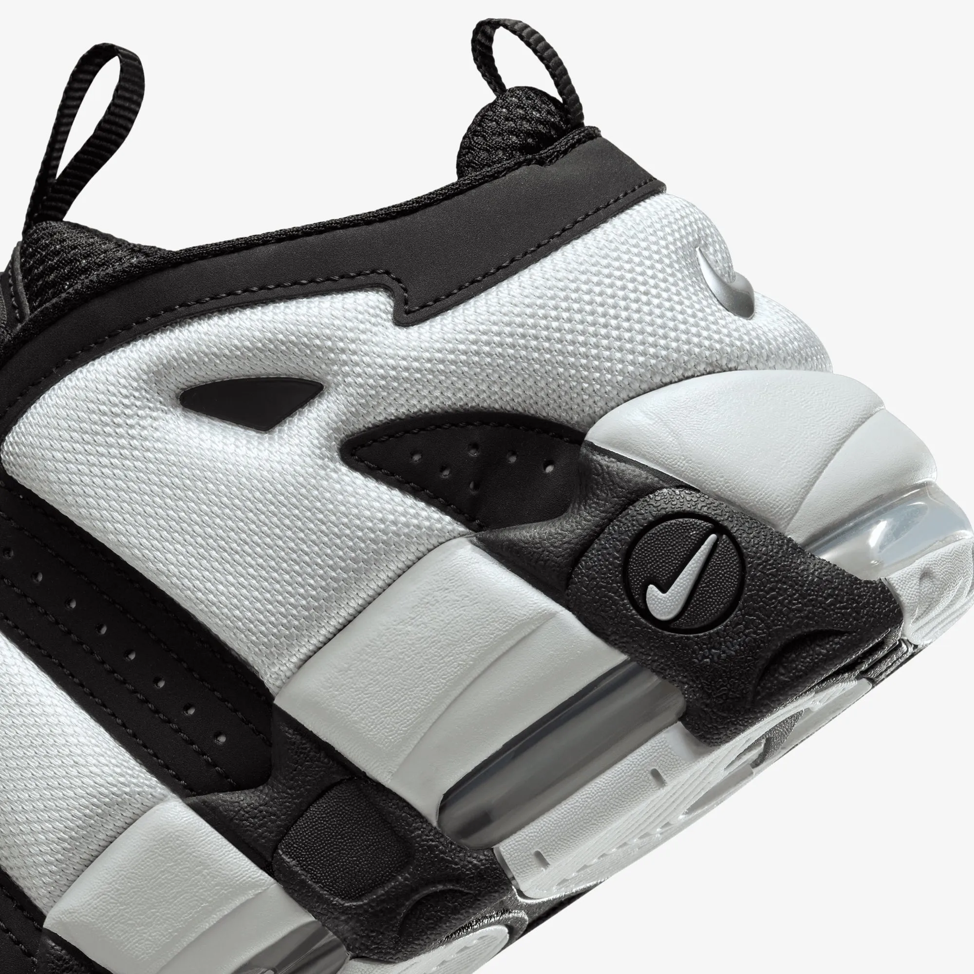 Nike | AIR MORE UPTEMPO LOW { BLACK/PHOTON DUST-METALLIC SILVER