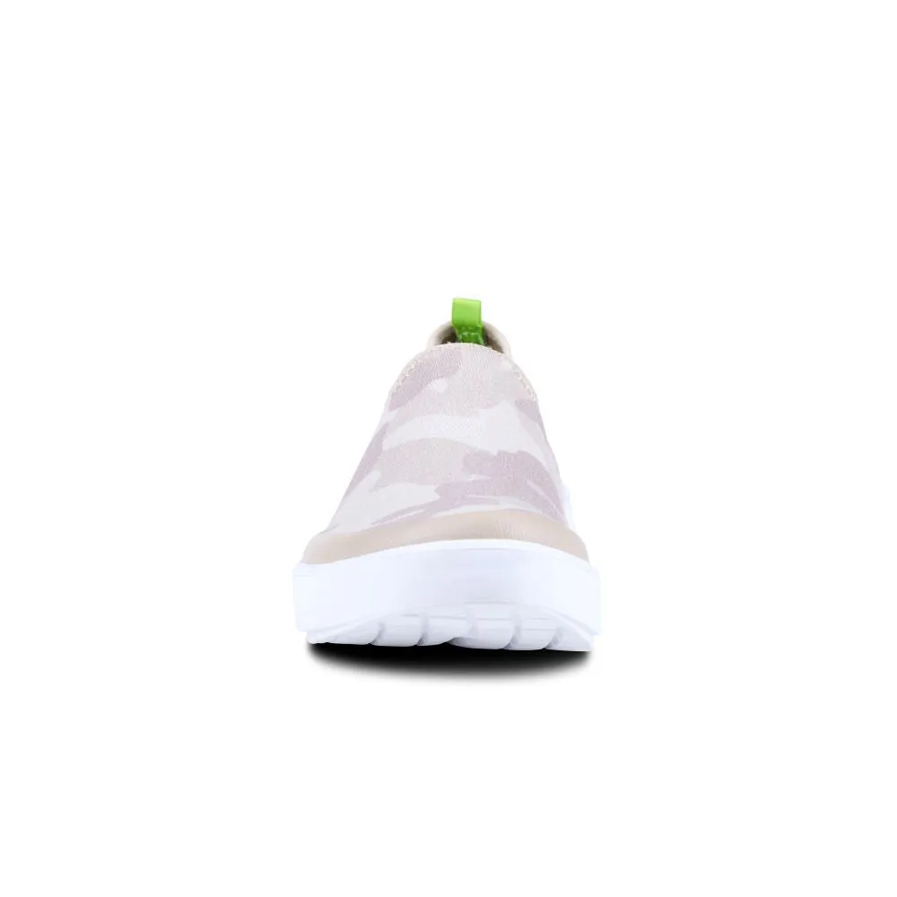 'OOFOS' Women's OOmg eeZee Low Shoe - White / Tan Camo