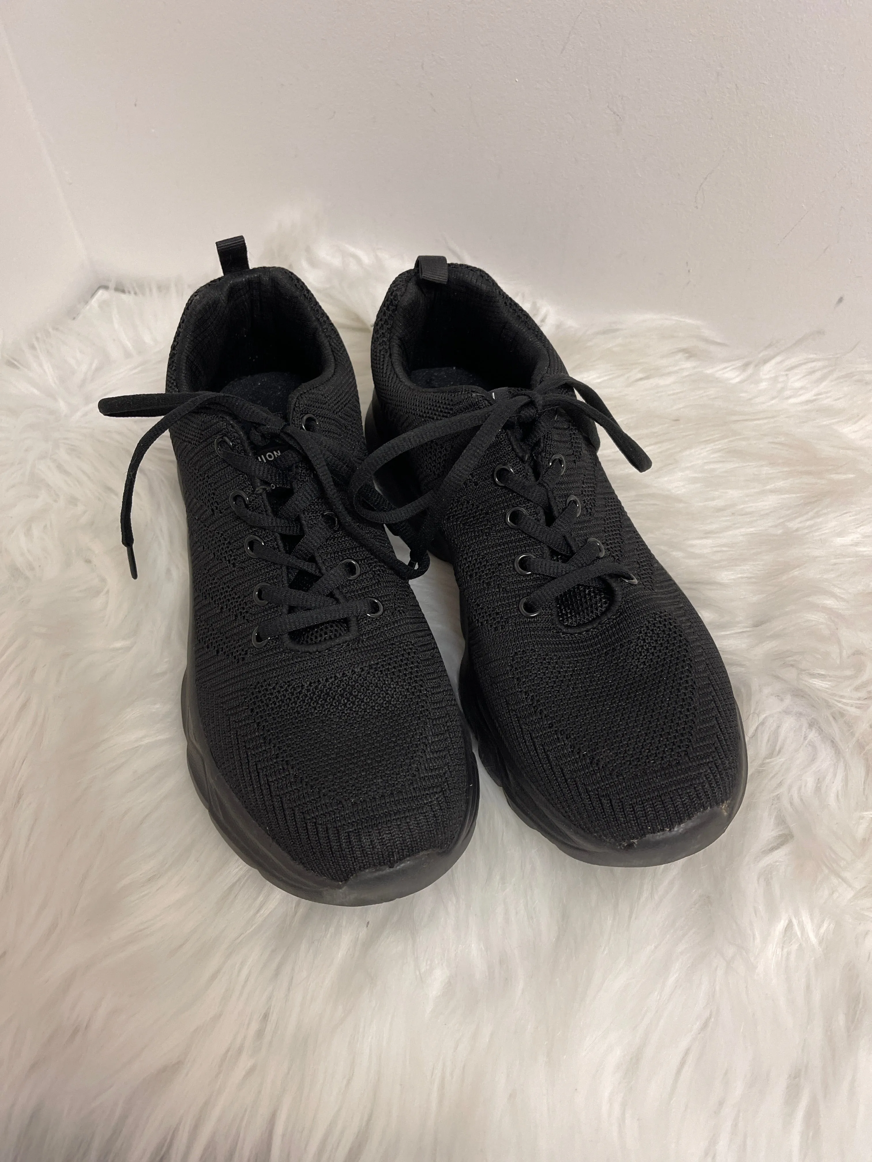 Shoes Athletic By Clothes Mentor In Black, Size: 10